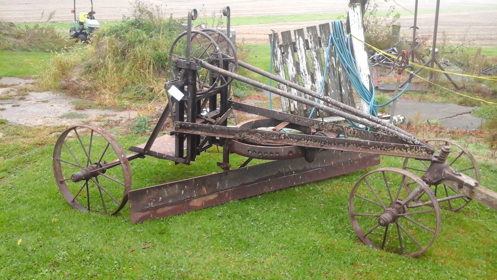 Sharpless Auctions "Iowa's Largest Weekly Auction"