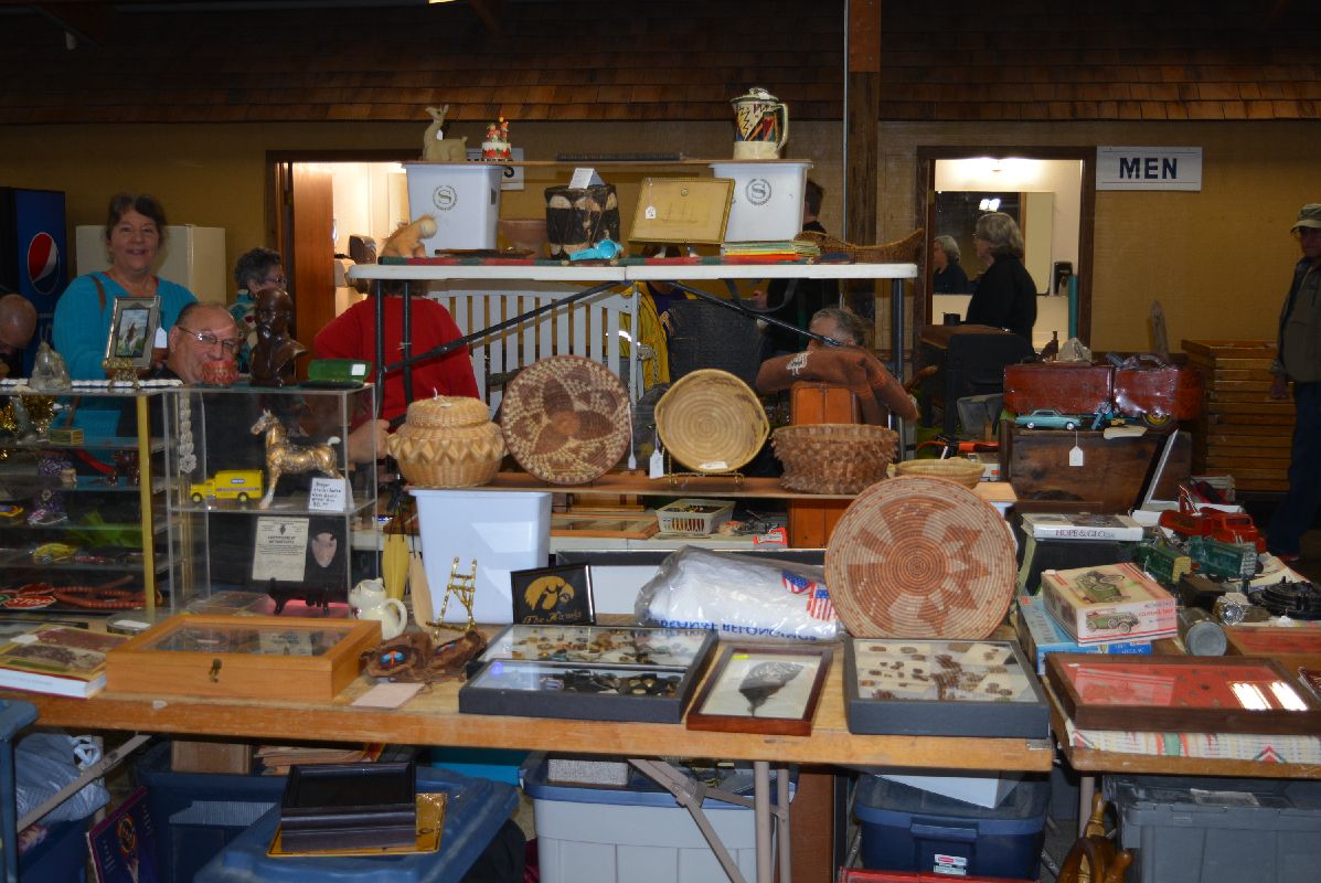 Mon_03-06-17_DSC_0013 Garage Sale